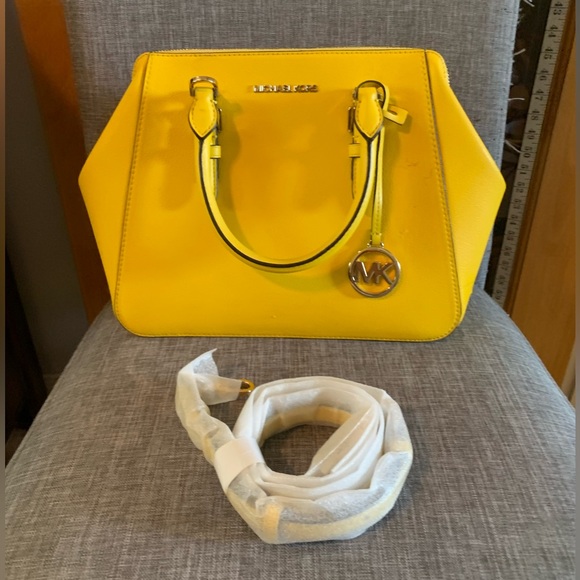 Yellow Michael Kors purse. - Picture 1 of 10